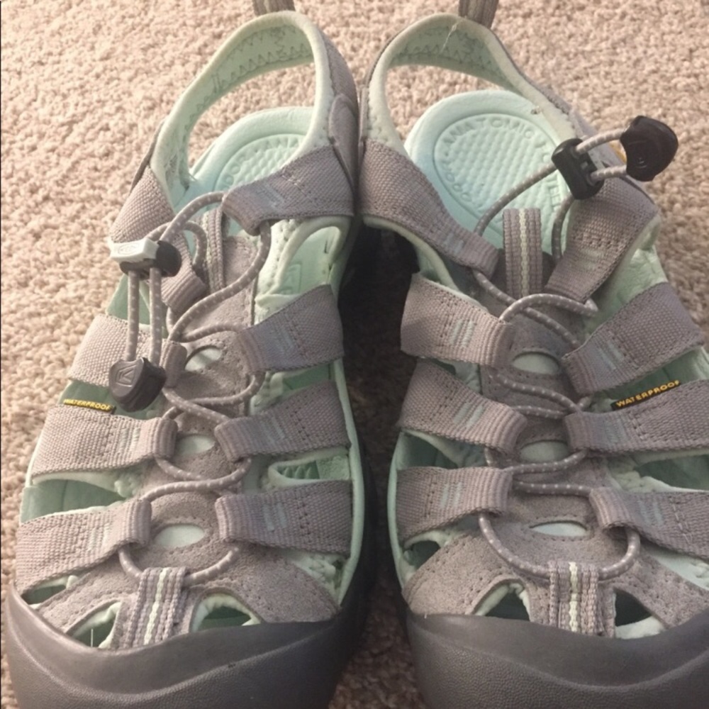 NWOT light Seafoam Green Keen Sandals